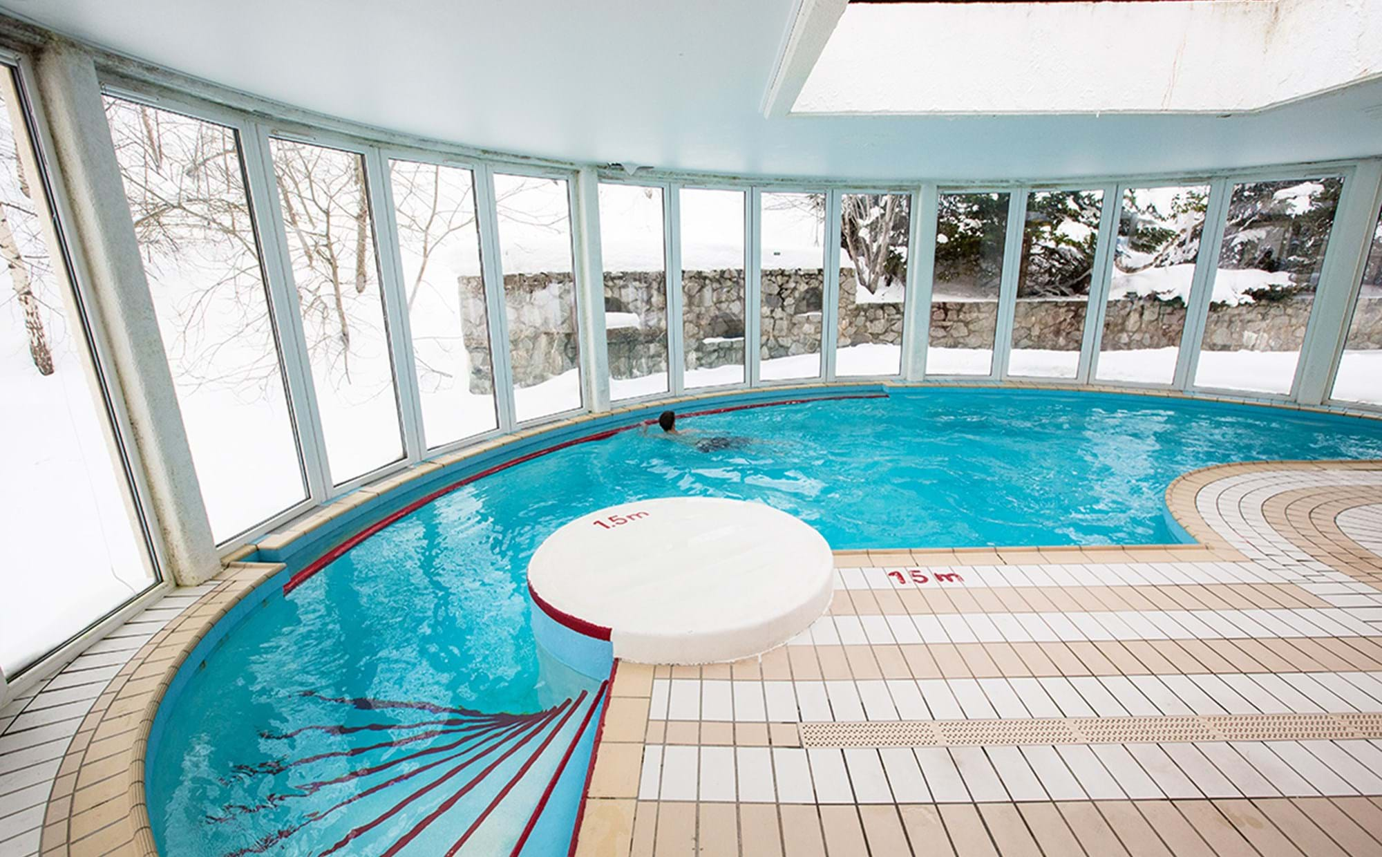 Ski med swimmingpool